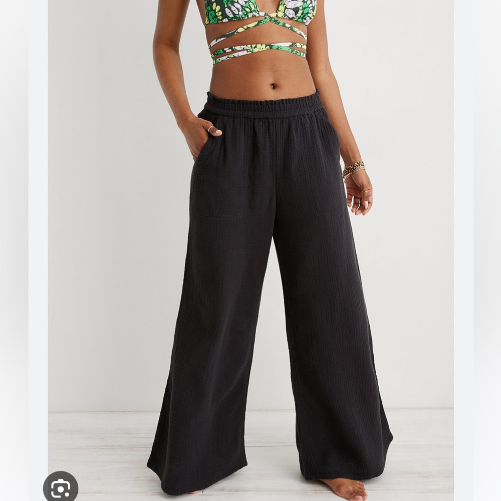 Aerie Pool to Party Pant- Size Medium